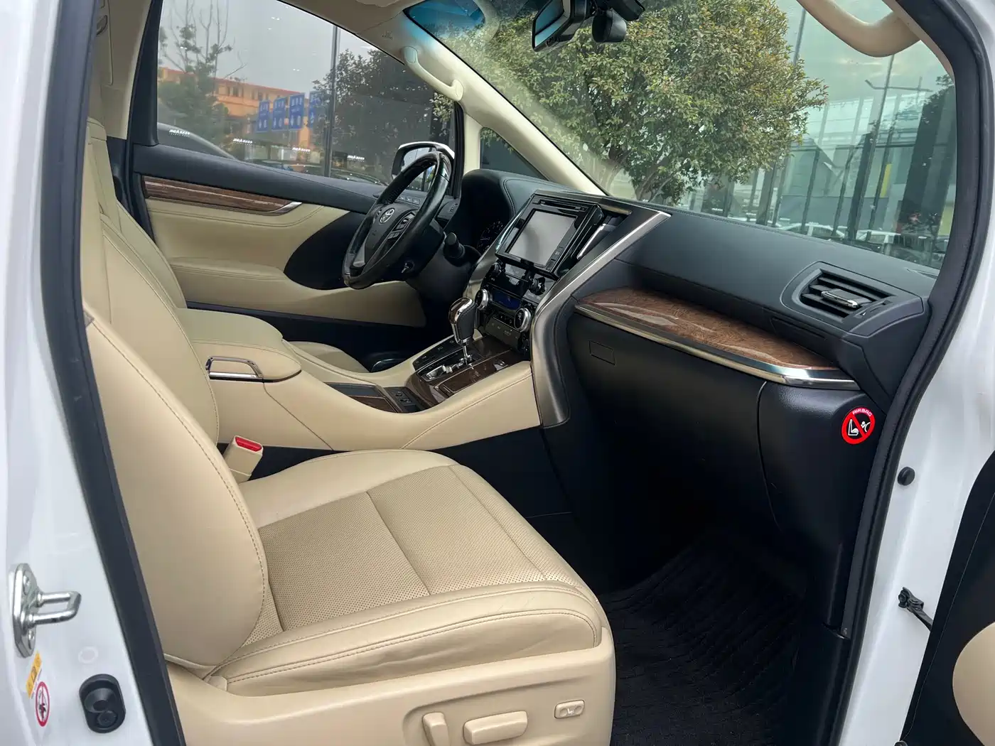 Toyota Alphard 2015 3.5L Premium Edition фото 2