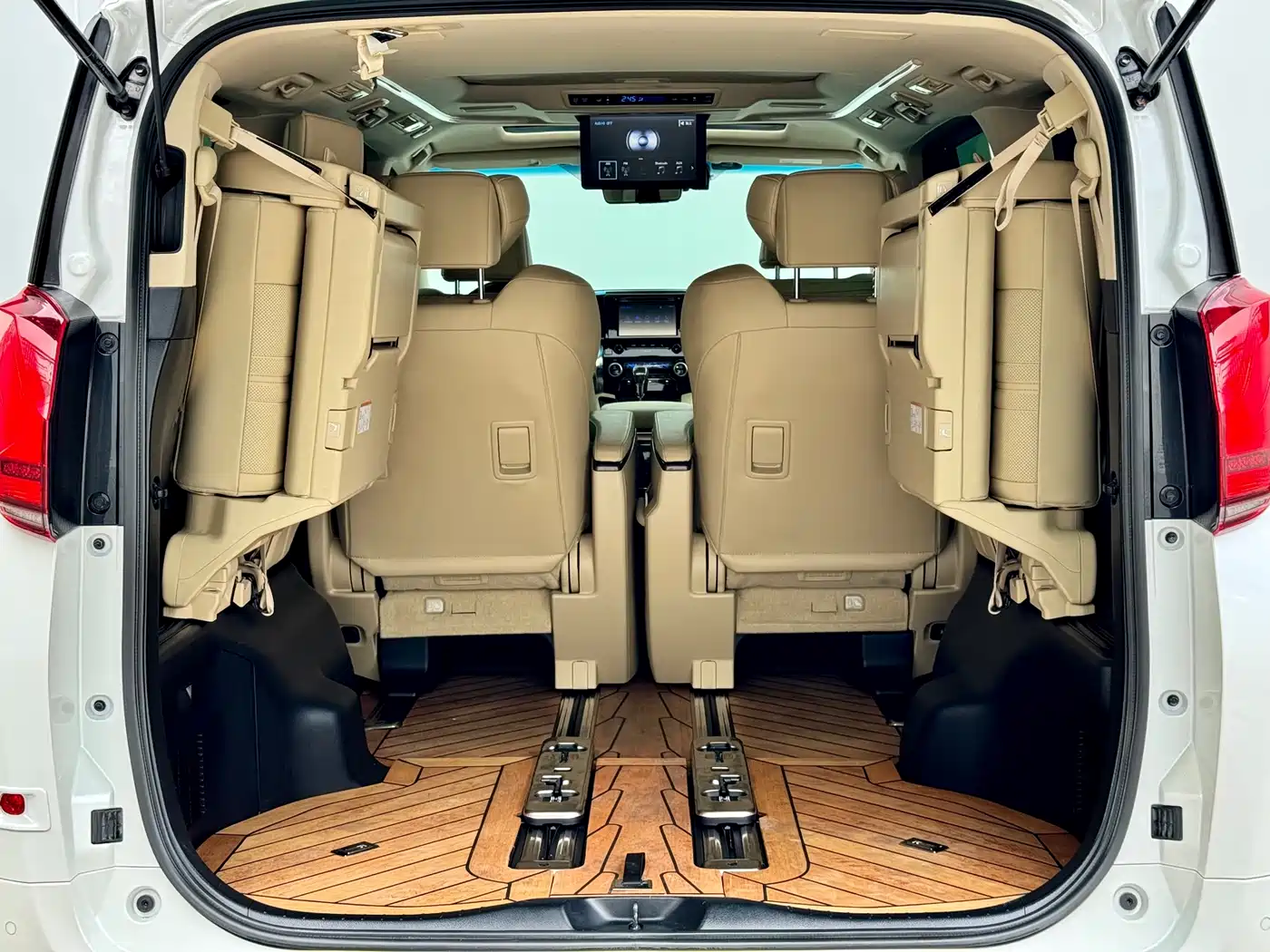 Toyota Alphard 2019 Hybrid 2.5L Premium Edition фото 12