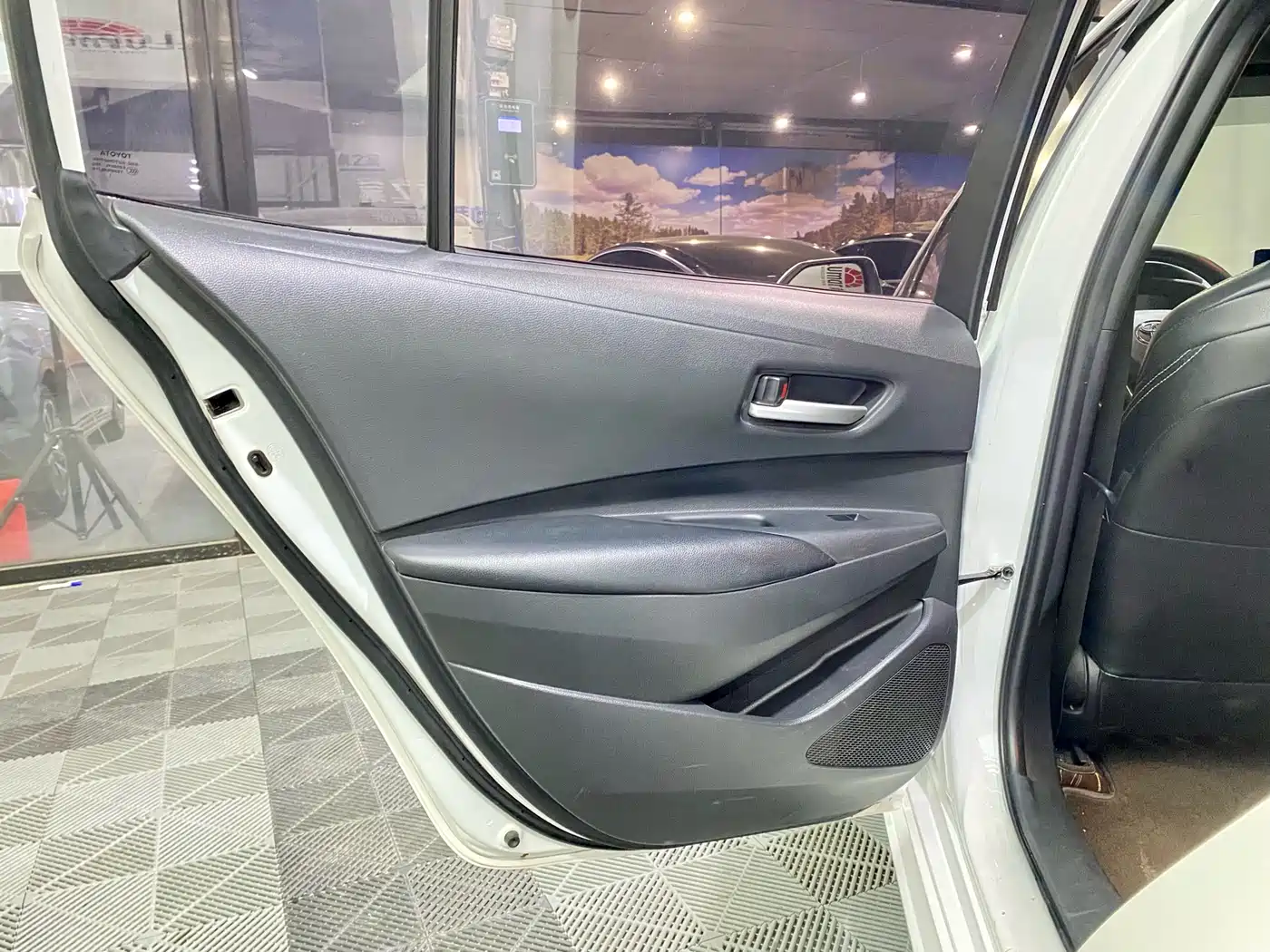 Toyota Levin 2021 185T CVT Luxury Edition фото 13