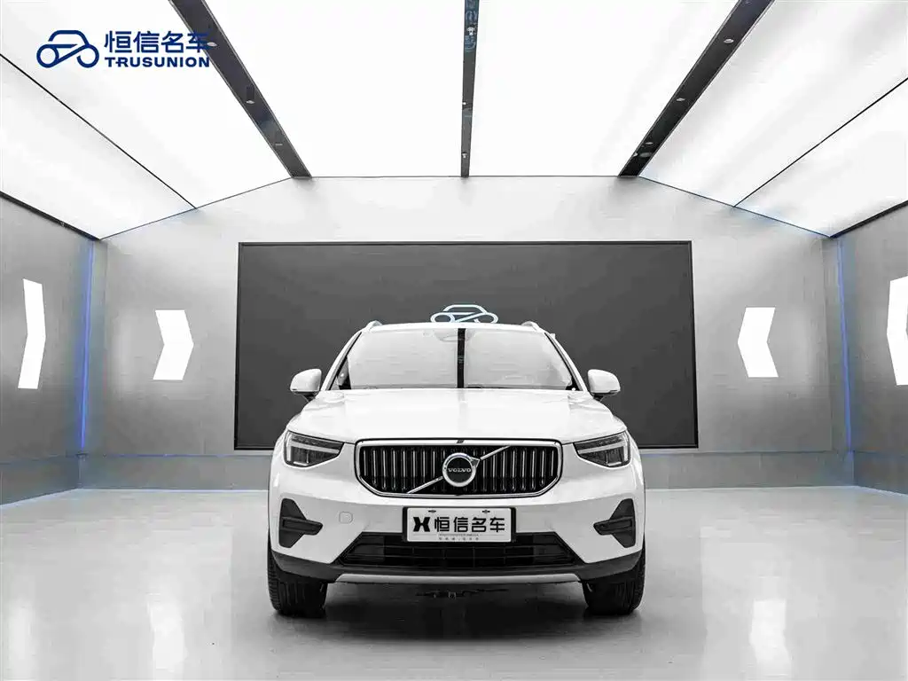 Photo 2 - Volvo XC40