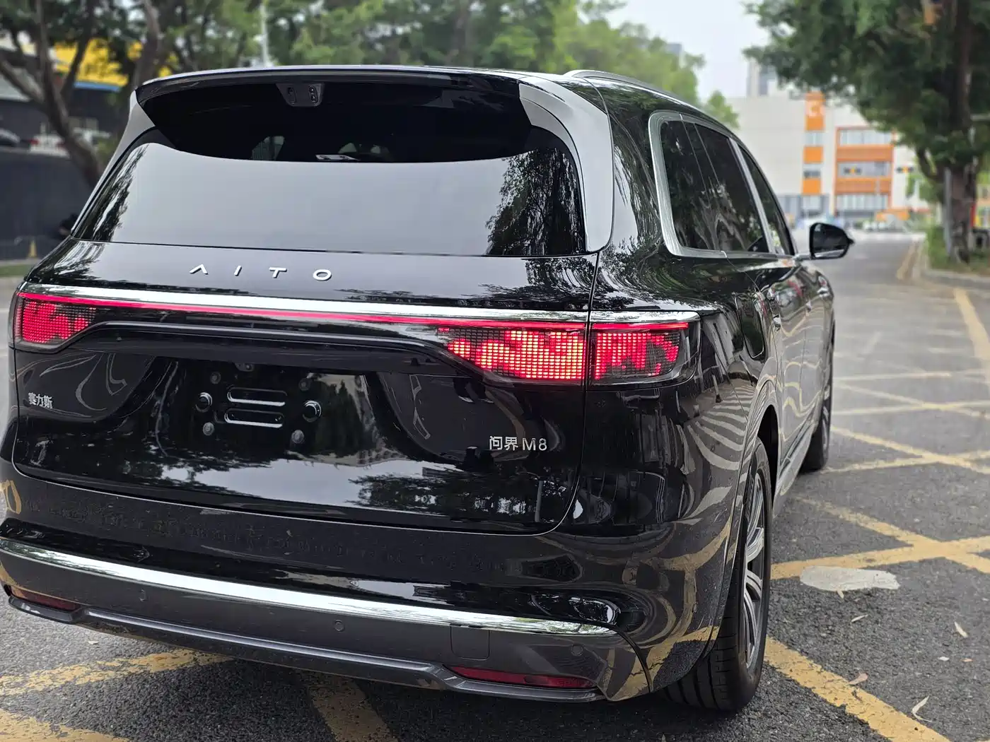 AITO Wenjie AITO M8 2025 Extended Range Max 37kWh 5-Seater фото 10