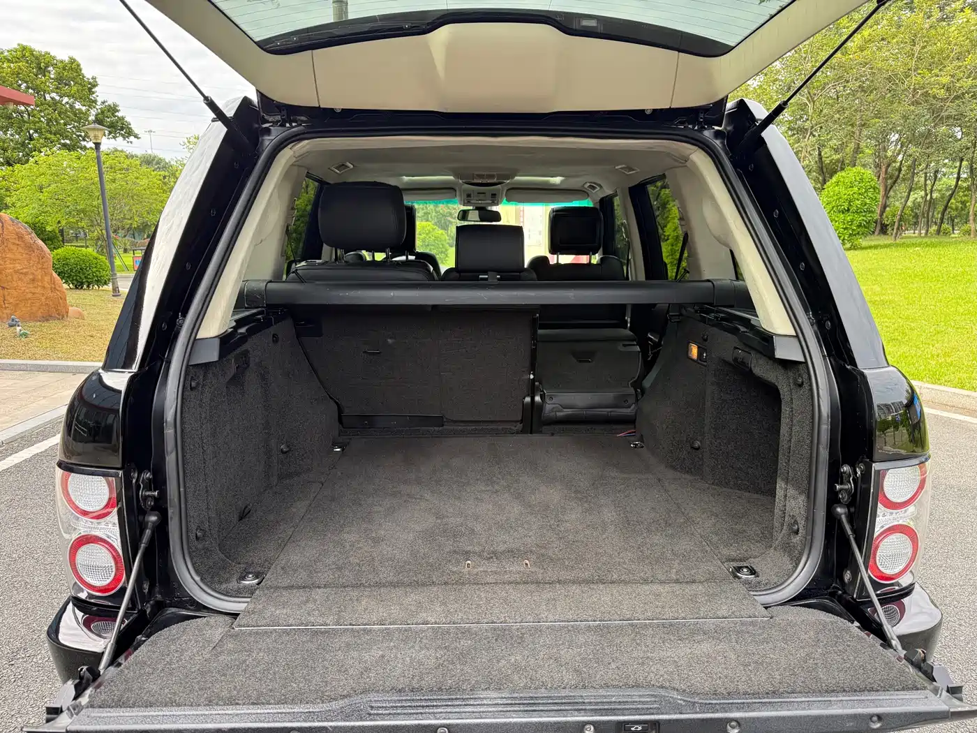 Photo 29 - Land Rover Range Rover