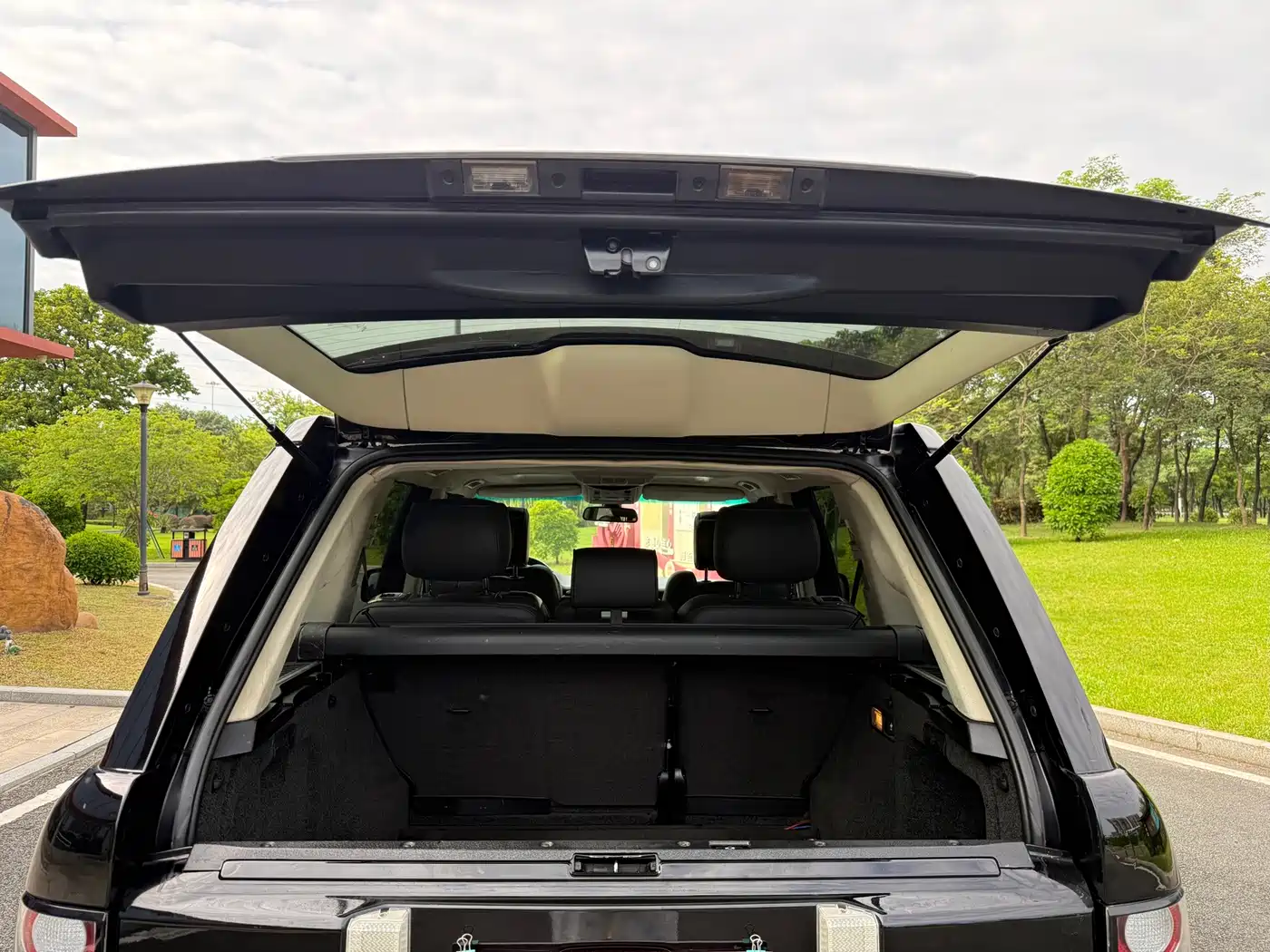 Photo 30 - Land Rover Range Rover