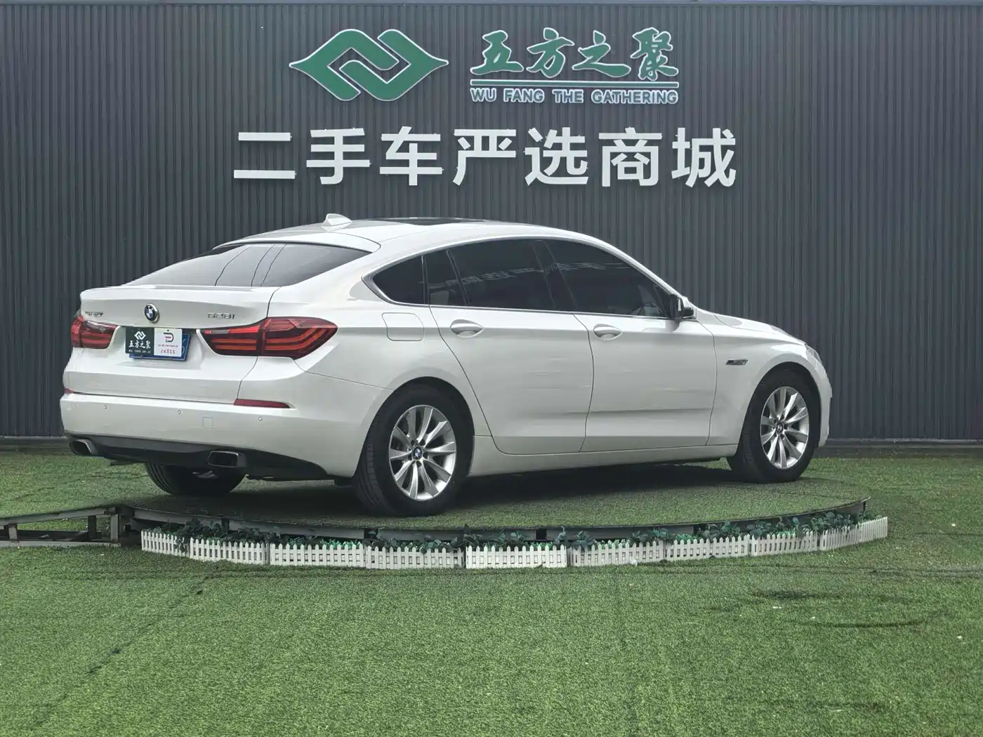 BMW 5 Series GT 2015 528i Leading фото 19