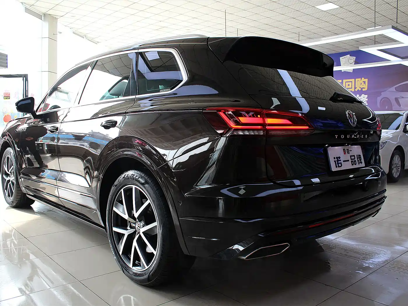 Volkswagen Touareg 2019 3.0TSI Sharp Edge Edition China VI фото 17