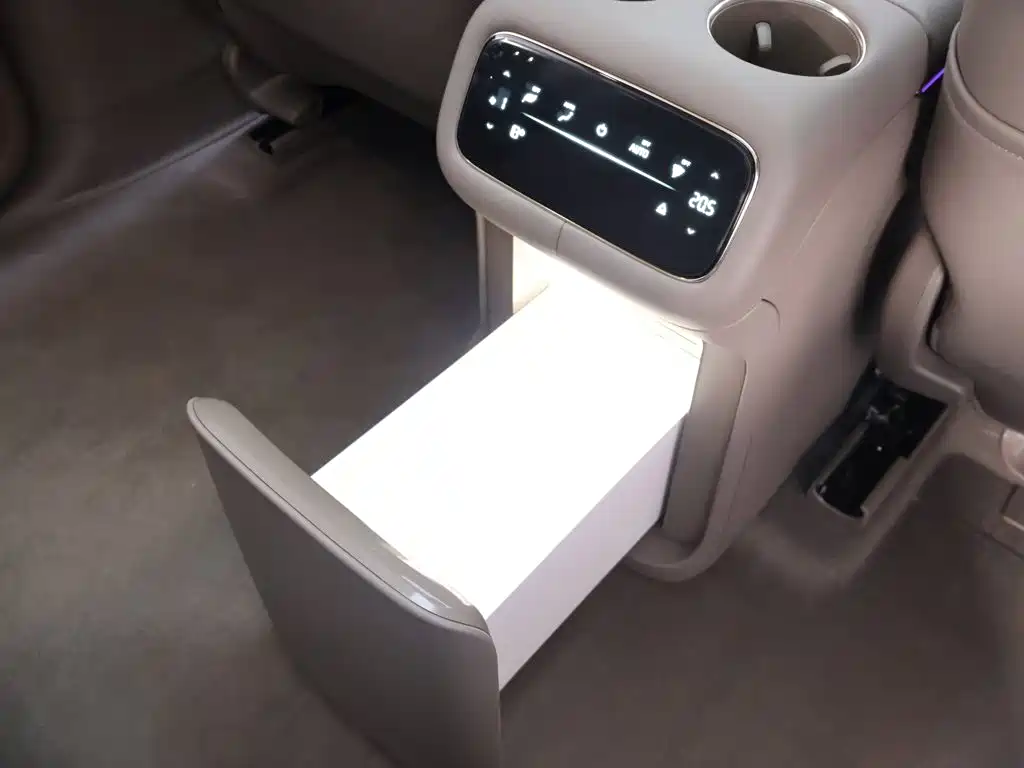 IM Motors IM LS9 2025 2026 Model 52kWh Base Version