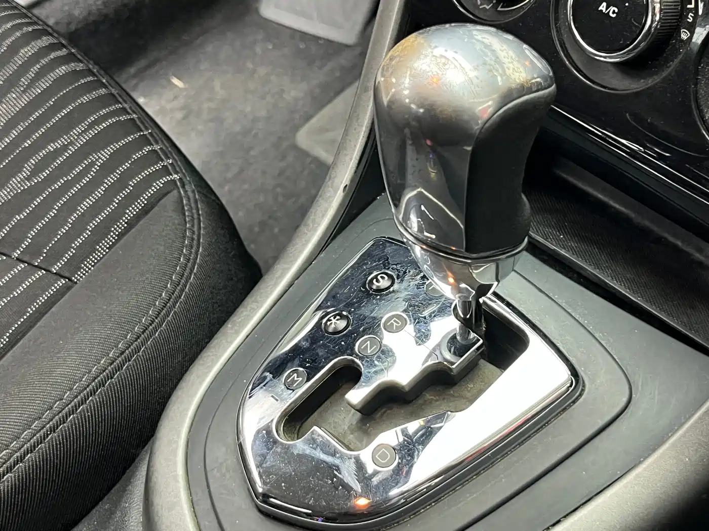 Peugeot 408 2013 2.0L Automatic Comfort Edition фото 19