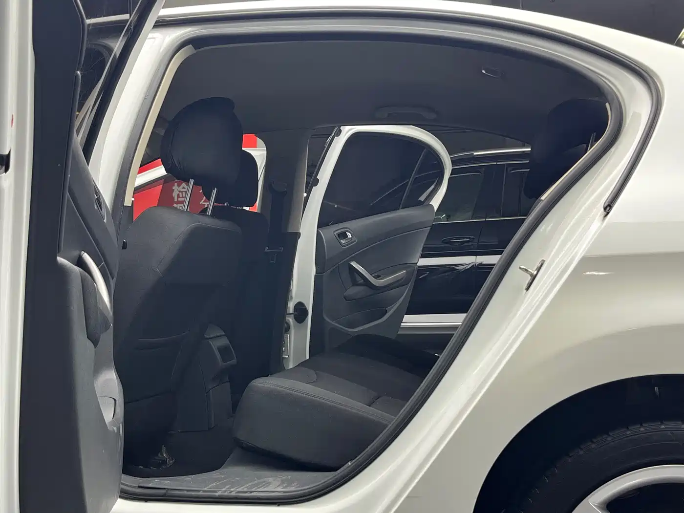 Peugeot 408 2013 2.0L Automatic Comfort Edition фото 12