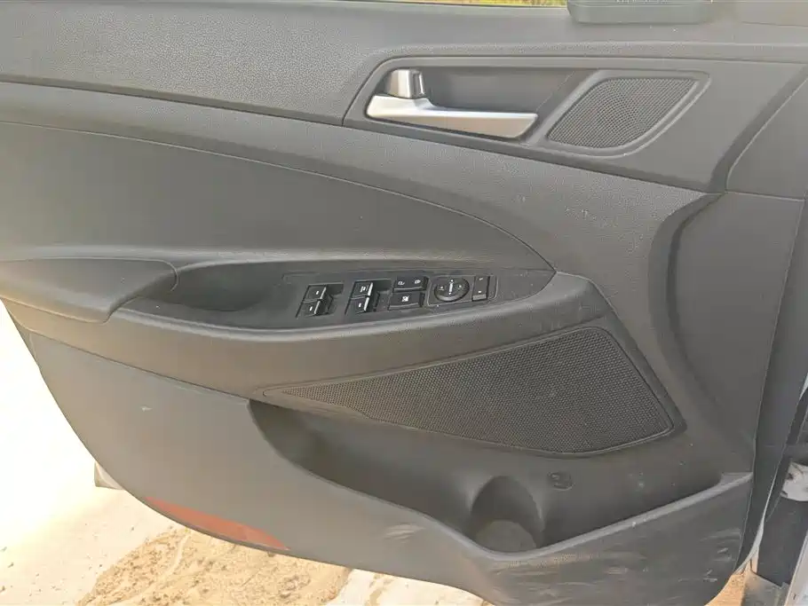 Hyundai Tucson 2018 1.6T DCT 2WD 15th Anniversary Special Edition фото 7
