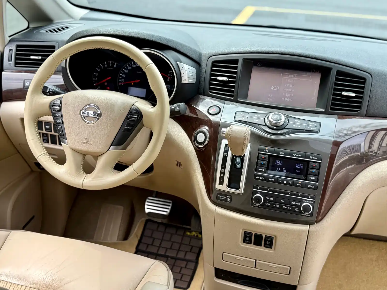 Photo 22 - Nissan Quest