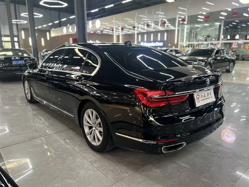 BMW 7 Series 2016 730Li Leading фото 10