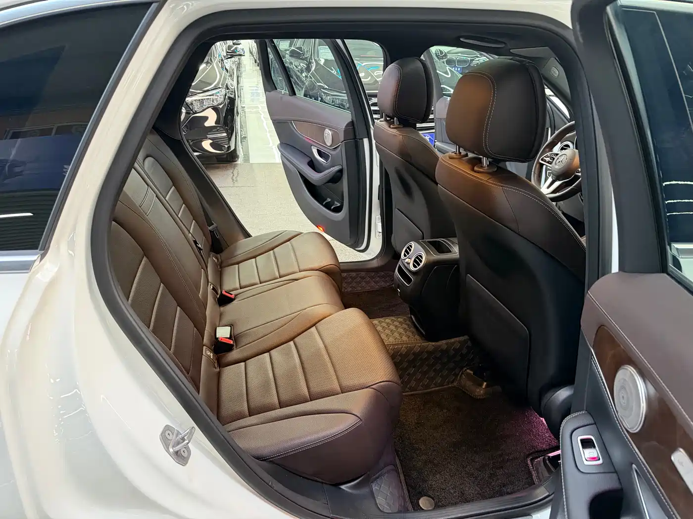 Mercedes-Benz GLC 2020 Facelift GLC 260 L 4MATIC Luxury фото 17