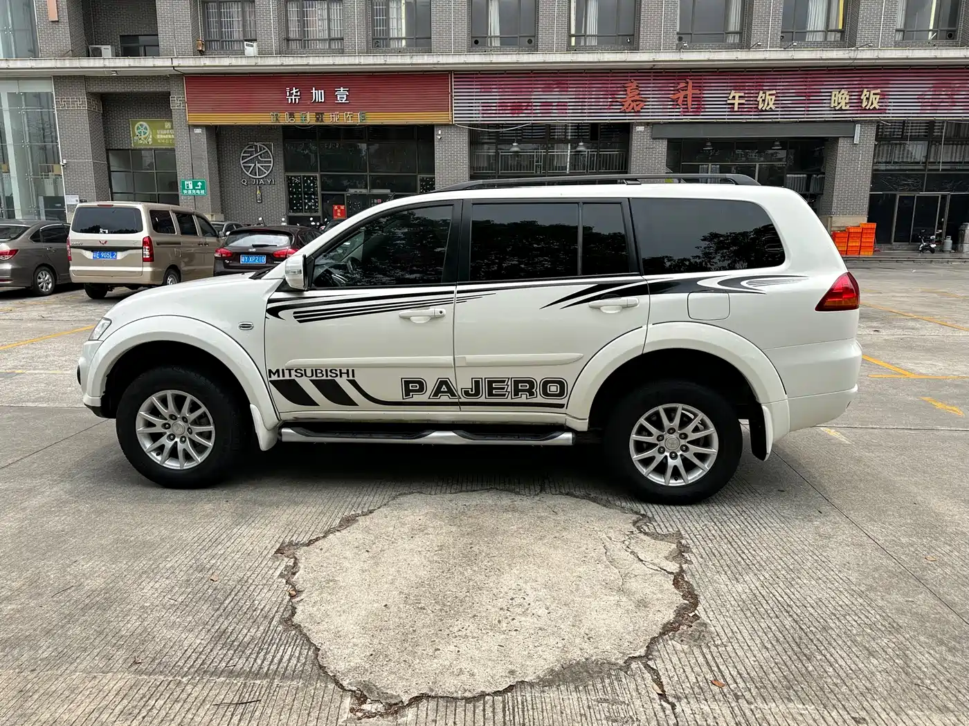 Mitsubishi Pajero Sport 2013 3.0L Automatic 2WD Luxury фото 7