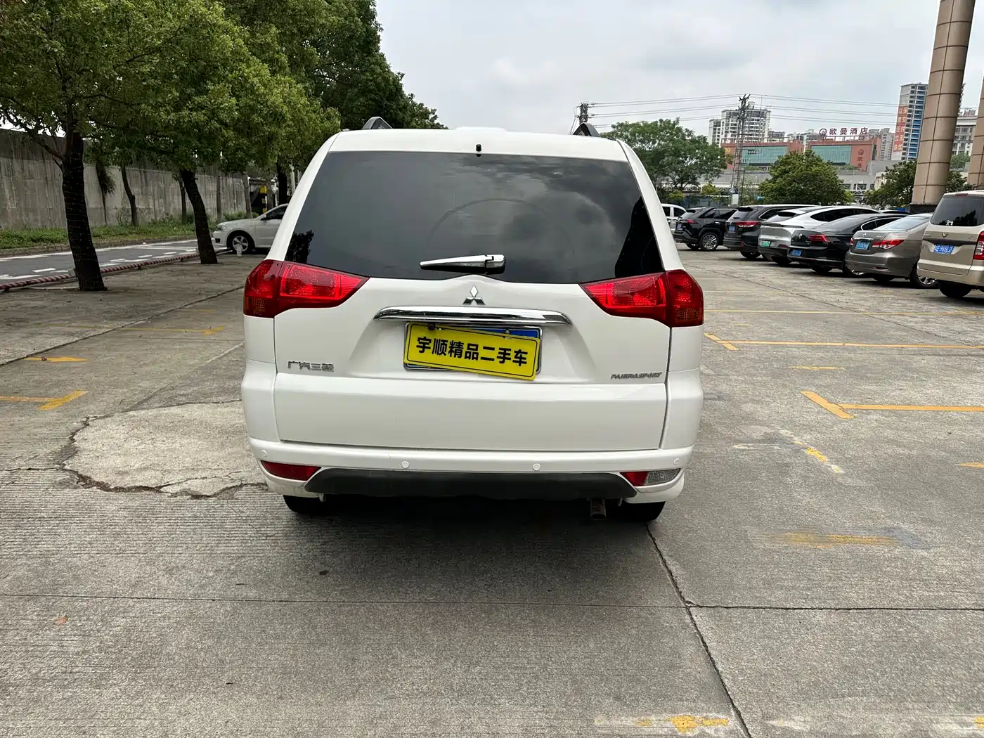 Mitsubishi Pajero Sport 2013 3.0L Automatic 2WD Luxury фото 4