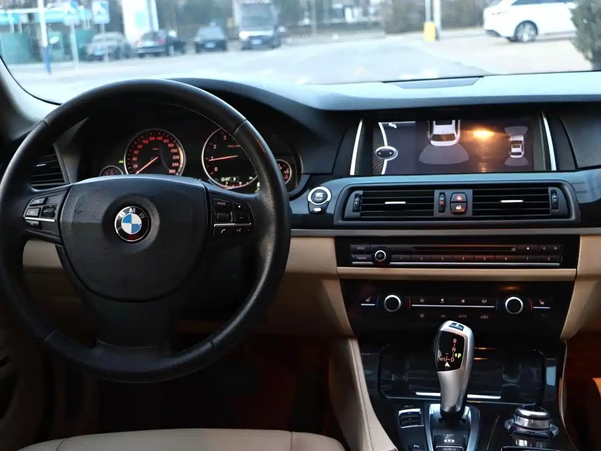BMW 5 Series 2014 525Li Leading фото 5