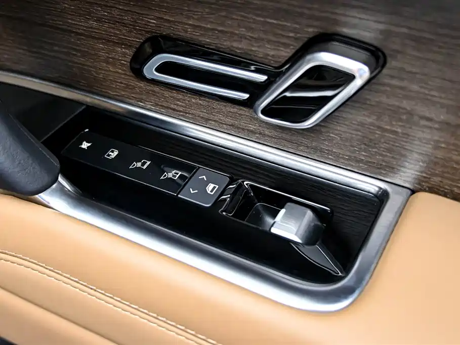 Land Rover Range Rover 2023 3.0 L6 360PS Golden Age Edition фото 26
