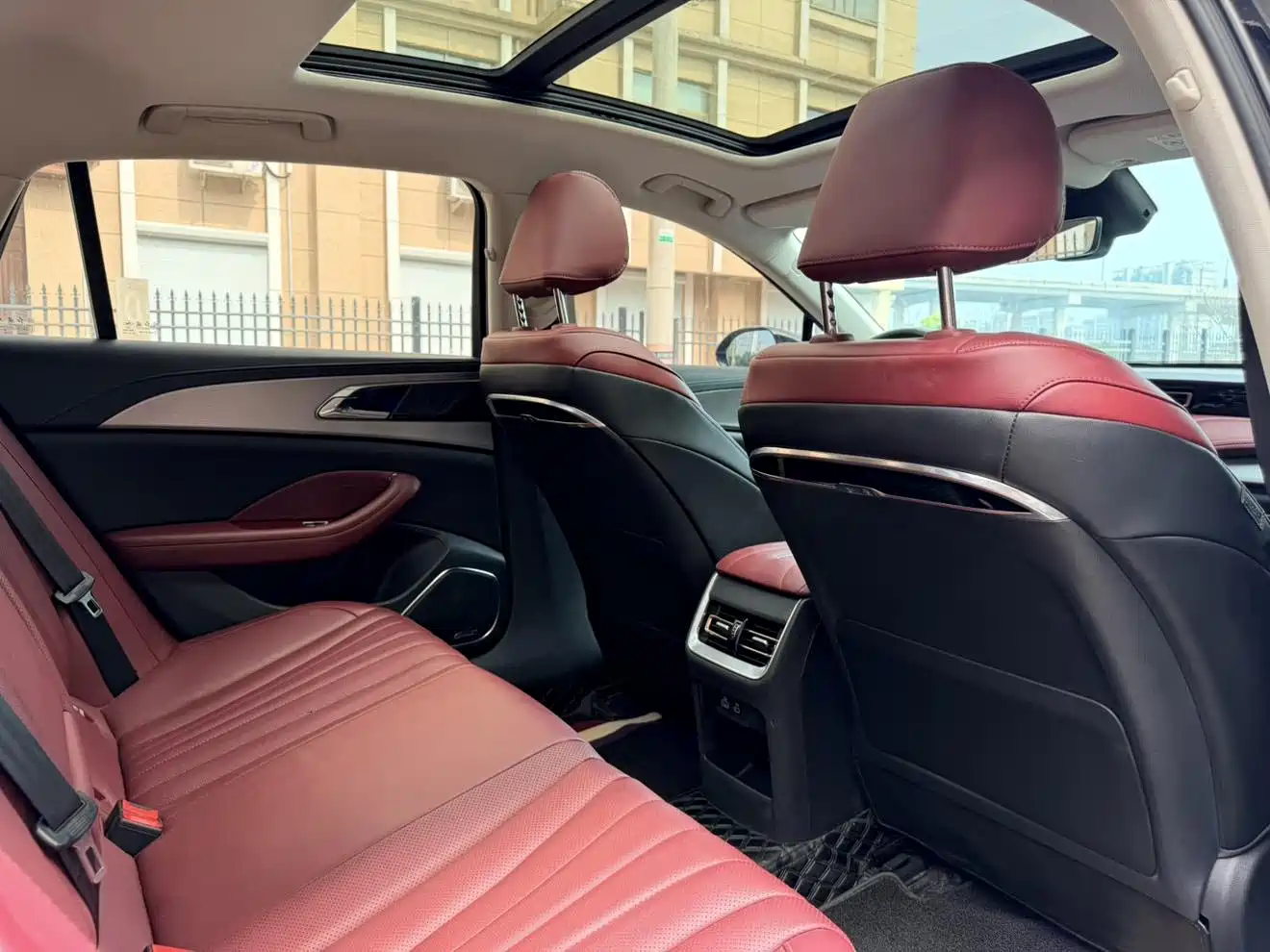 Hongqi H5 2025 1.5T DCT Flag Rhythm 500,000 Units Memorial Edition фото 11