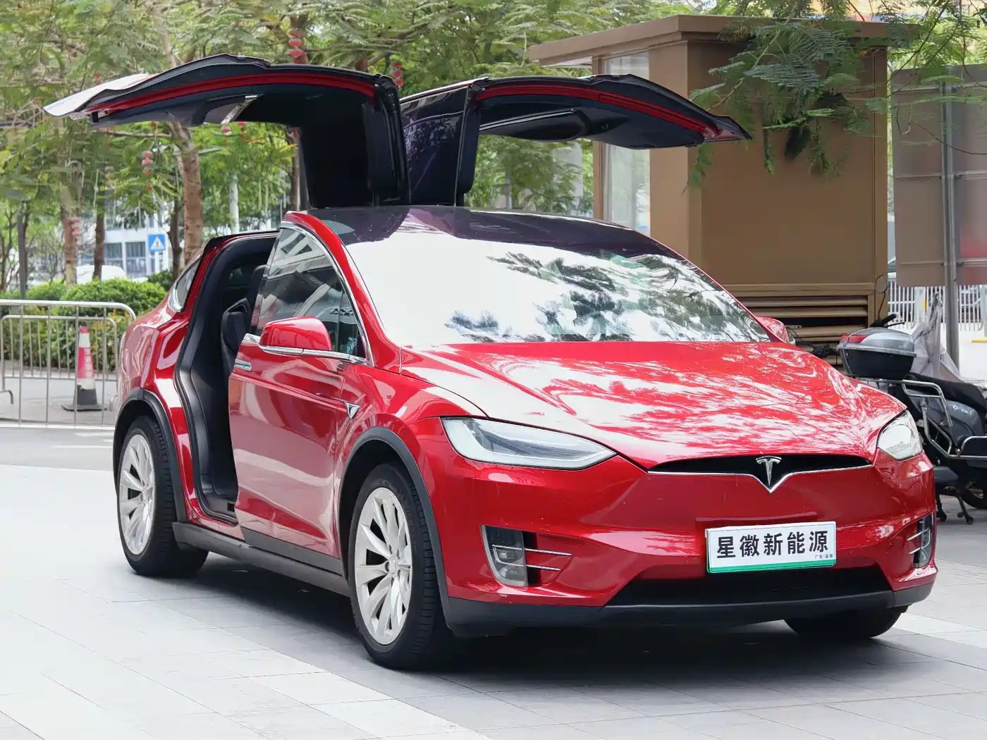 TESLA MODEL X