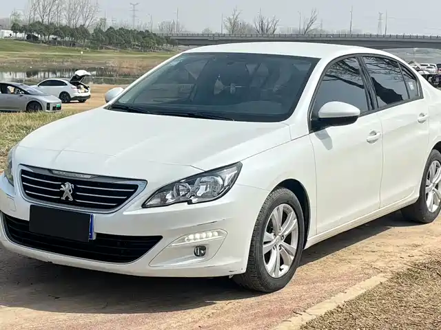 PEUGEOT 408