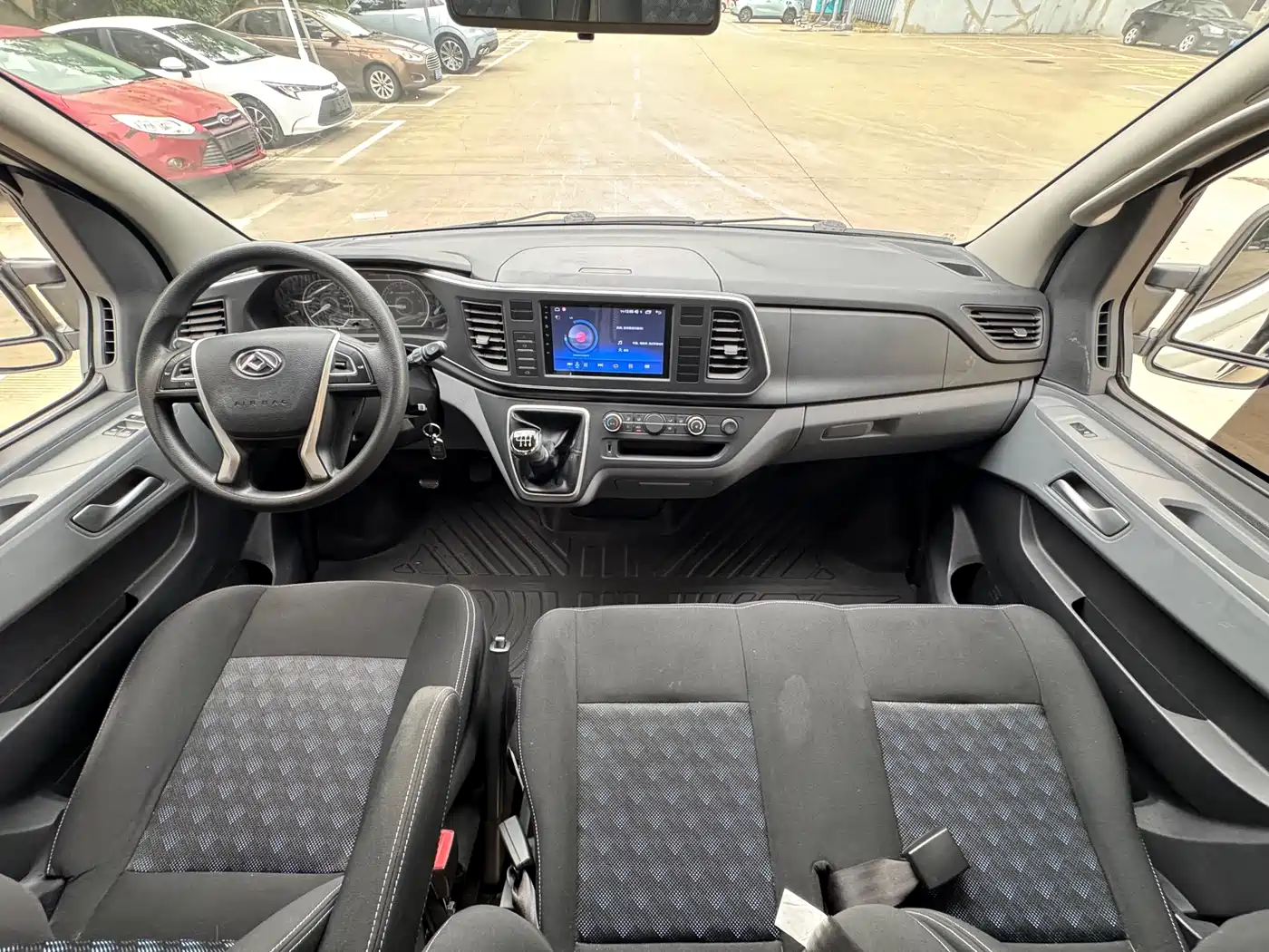 SAIC Maxus Xintu V80 2023 2.0T Manual Classic Aoyun Long Wheelbase Medium Roof 6/7/8/9 Seats фото 8