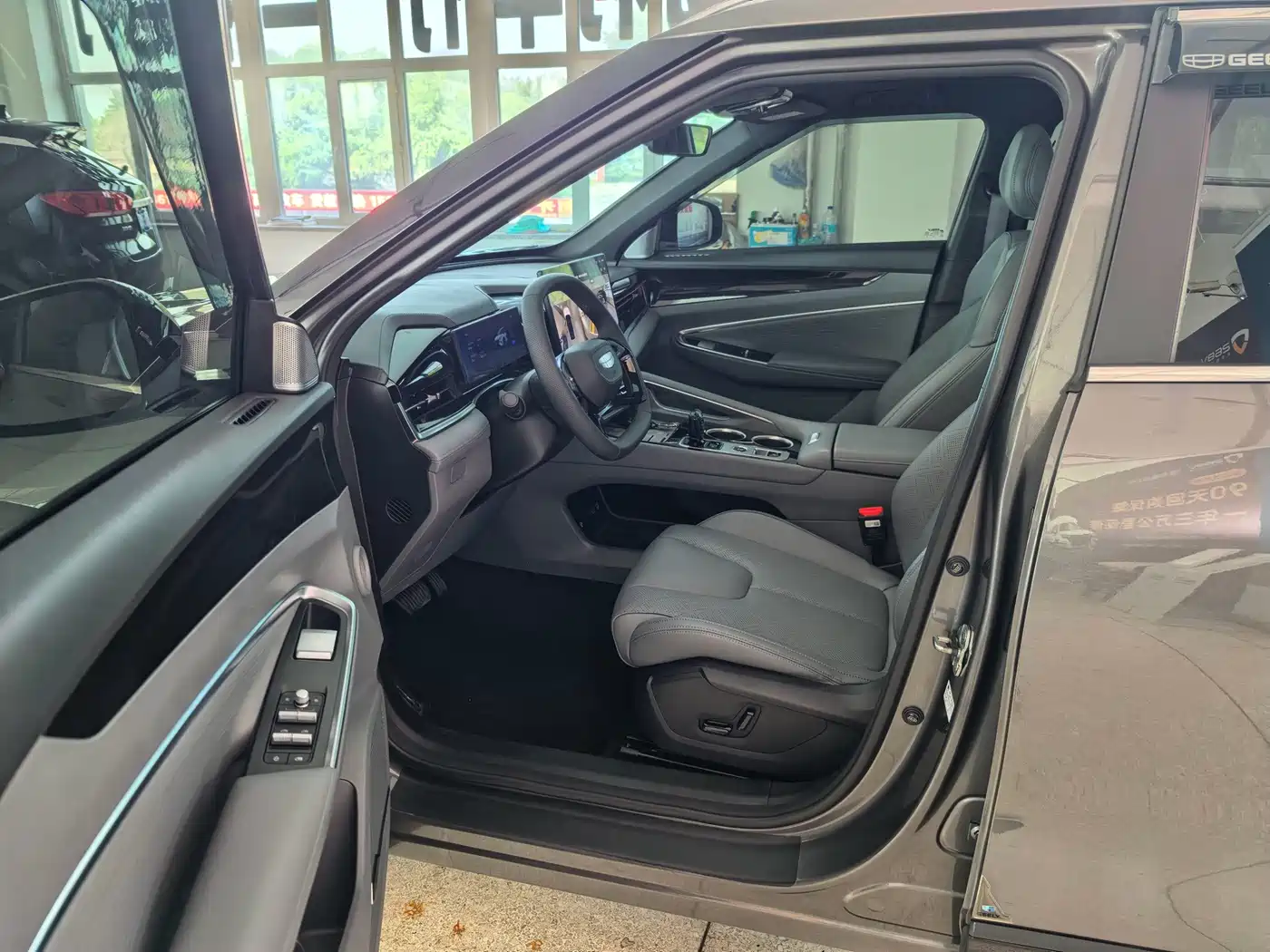 Фото 7 - Geely Boyue