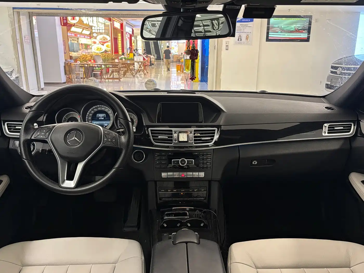Фото 14 - Mercedes-Benz E-Class
