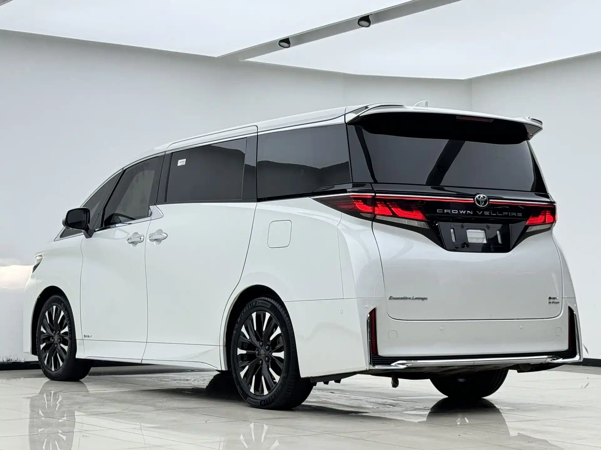 Photo 18 - Toyota Vellfire
