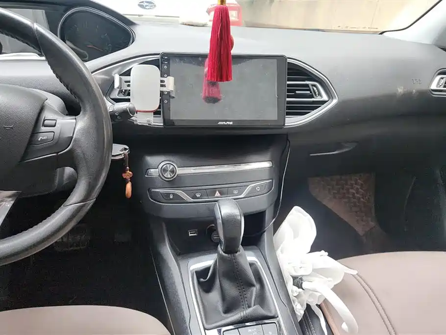 Peugeot 308S 2015 1.2T Auto Dynamic Edition фото 13