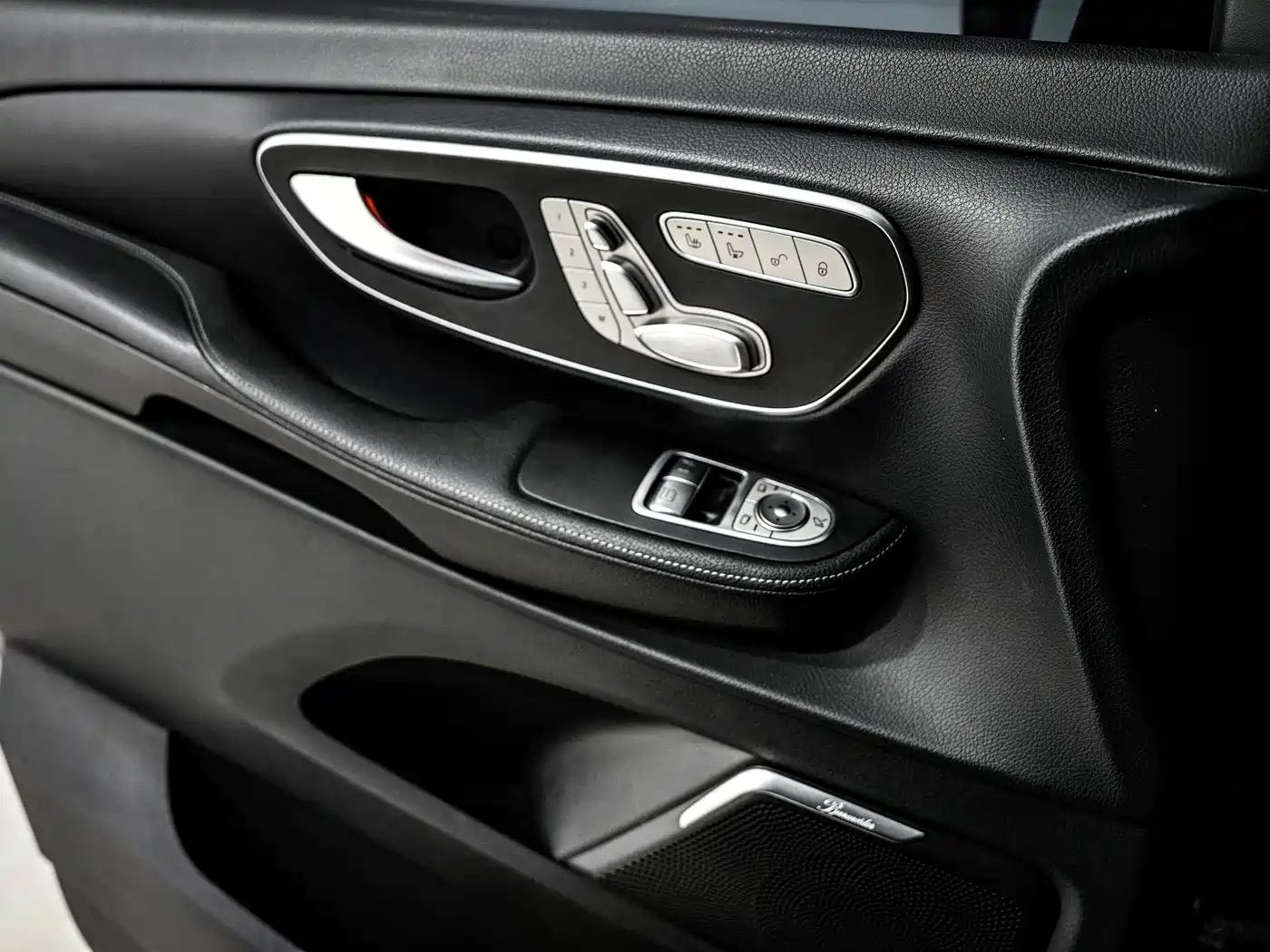 Mercedes-Benz V-Class 2020 Model V 260 L Long Wheelbase Luxury фото 18