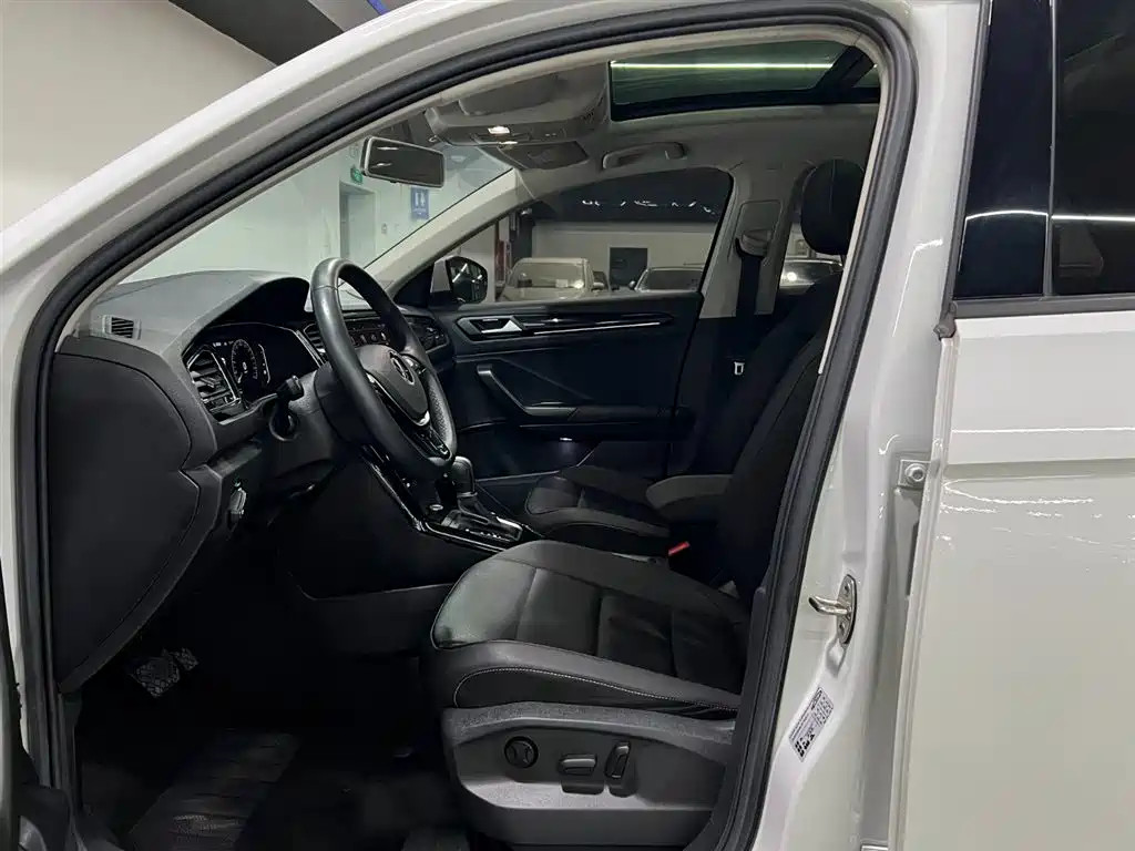 Volkswagen T-ROC 2022 280TSI DSG 2WD Comfort PLUS фото 8