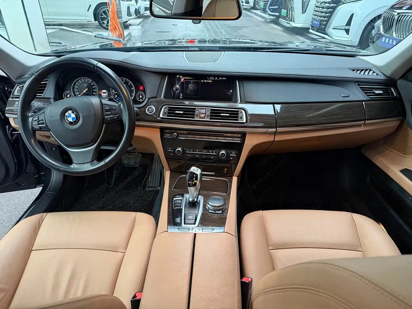 BMW 7 Series 2014 730Li Premium фото 13
