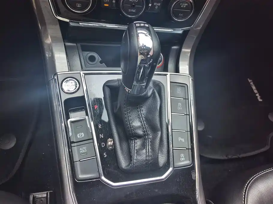 Volkswagen Passat 2016 330TSI DSG Honor Edition фото 15