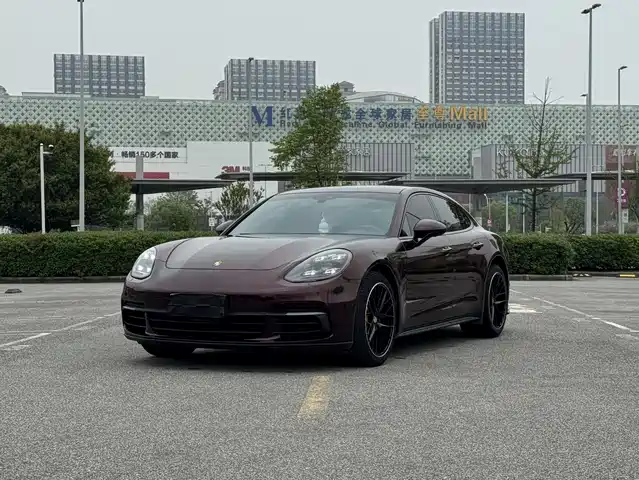 PORSCHE PANAMERA