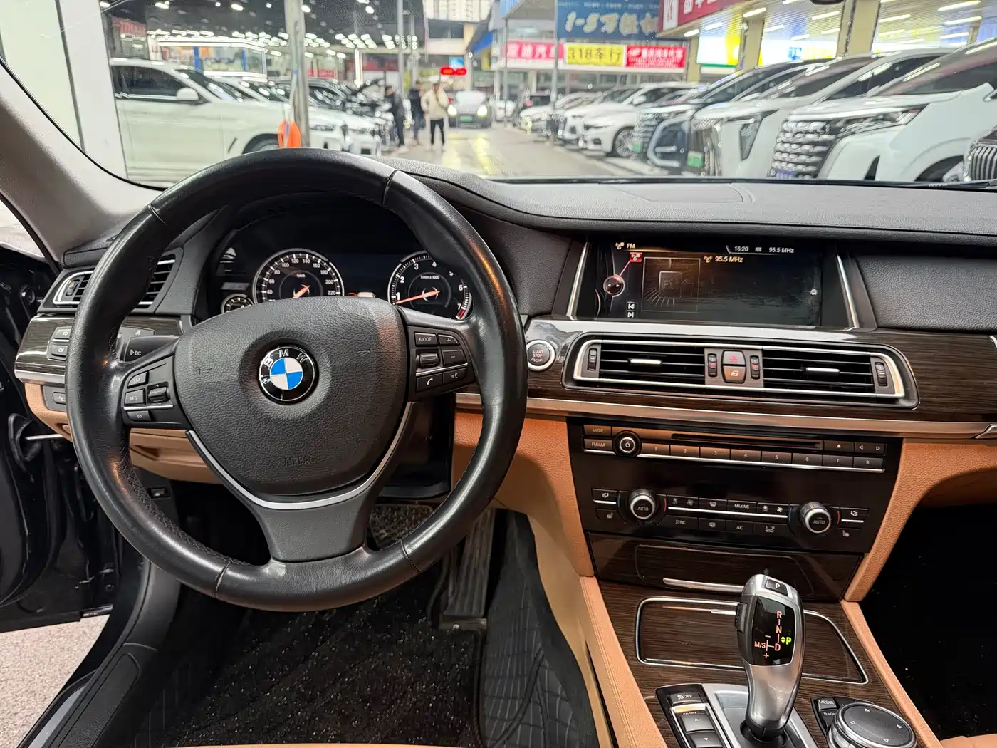 BMW 7 Series 2014 730Li Premium фото 15