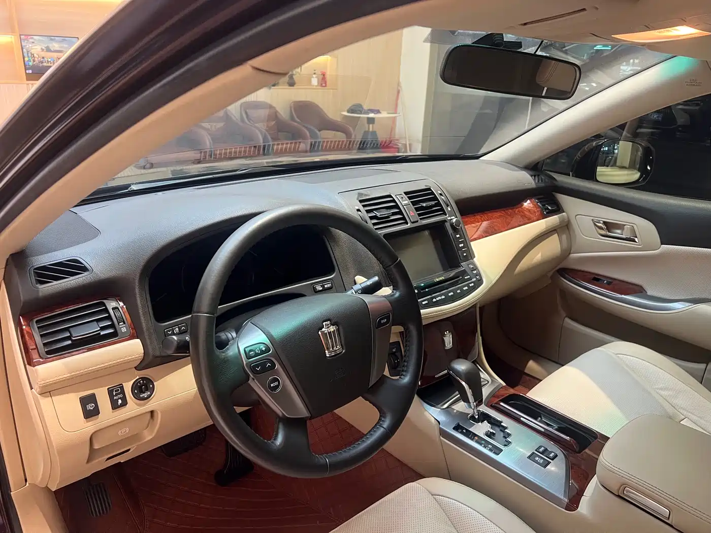 Toyota Crown 2012 2.5L Royal Navigation Edition фото 17