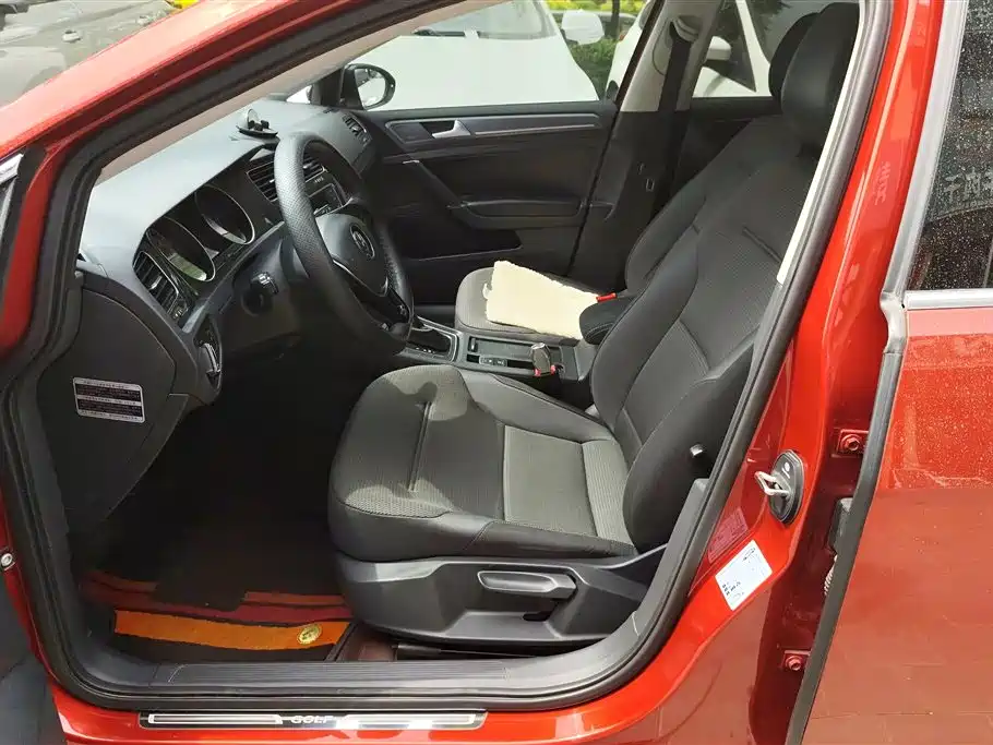 Volkswagen Golf 2017 230TSI Auto Comfort Millionth Anniversary Edition фото 9