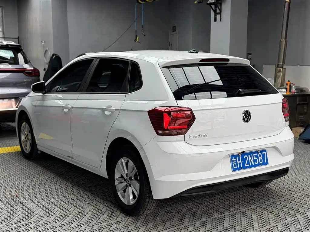 Volkswagen Polo 2023 Plus 1.5L Automatic Panorama Enjoyment Edition фото 16