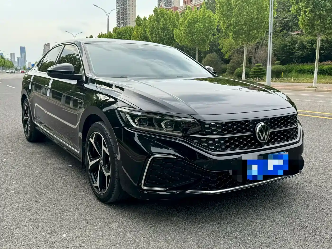 Volkswagen Passat 2024 380TSI Starlight Luxury Edition фото 2