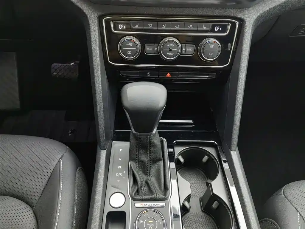 Volkswagen Teramont 2020 380TSI 4WD Luxury Edition China VI фото 13