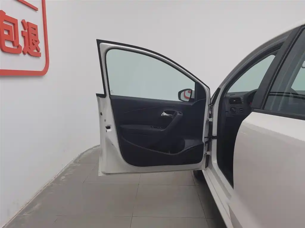 Volkswagen Polo 2016 1.4L Automatic Trend фото 8