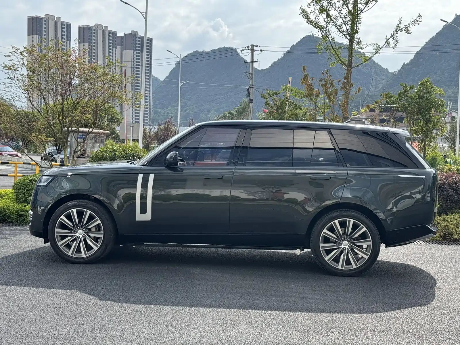 Photo 3 - Land Rover Range Rover