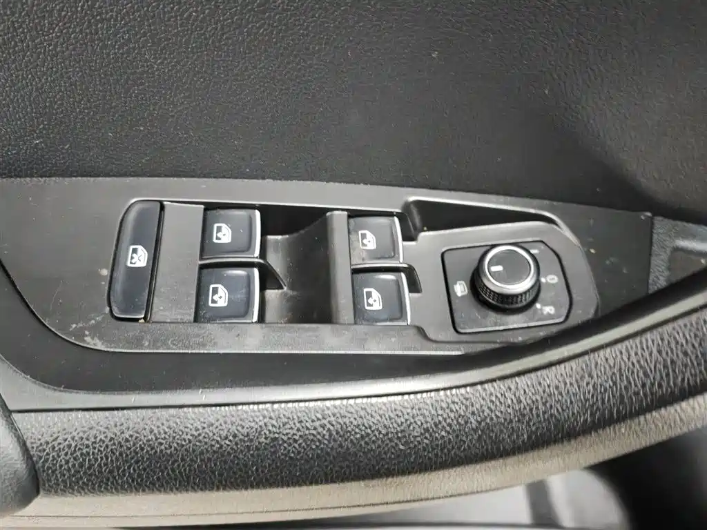 Škoda Karoq 2019 TSI280 Smart Drive Premium Edition China VI фото 9