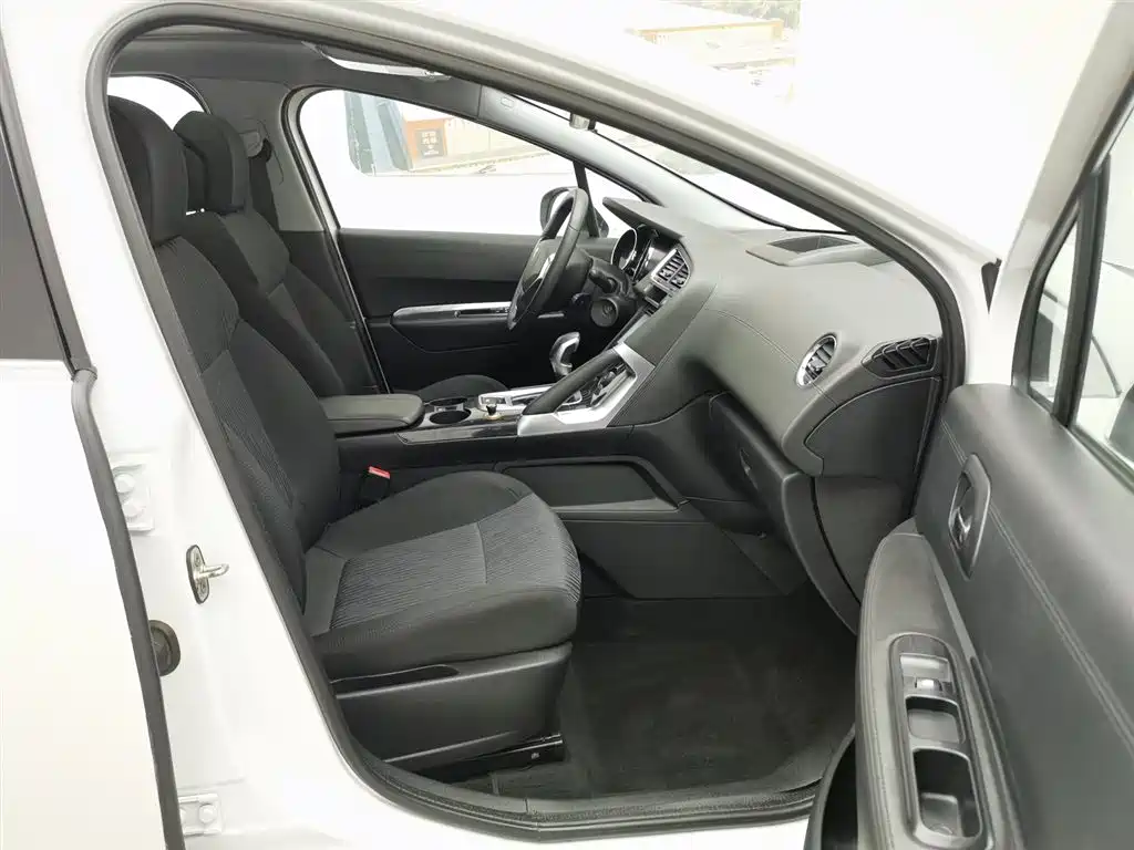 Peugeot 3008 2015 2.0L Automatic Classic Edition фото 23