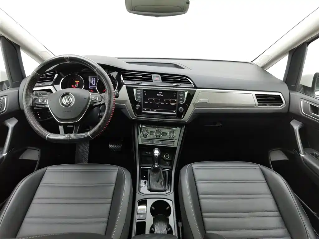 Volkswagen Touran 2018 Touran L 280TSI DSG Comfort 7-seater China V фото 5