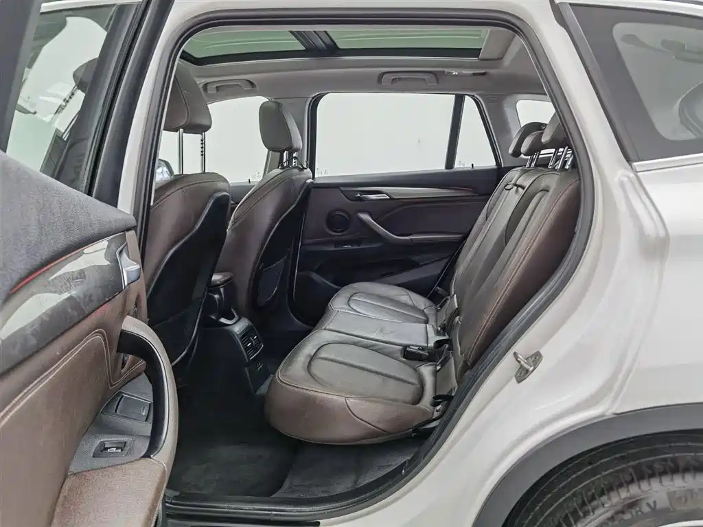 BMW X1 2019 sDrive18Li Premium Model фото 15