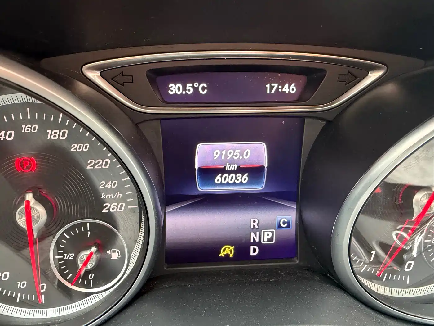 Mercedes-Benz GLA 2018 GLA 200 Dynamic фото 13