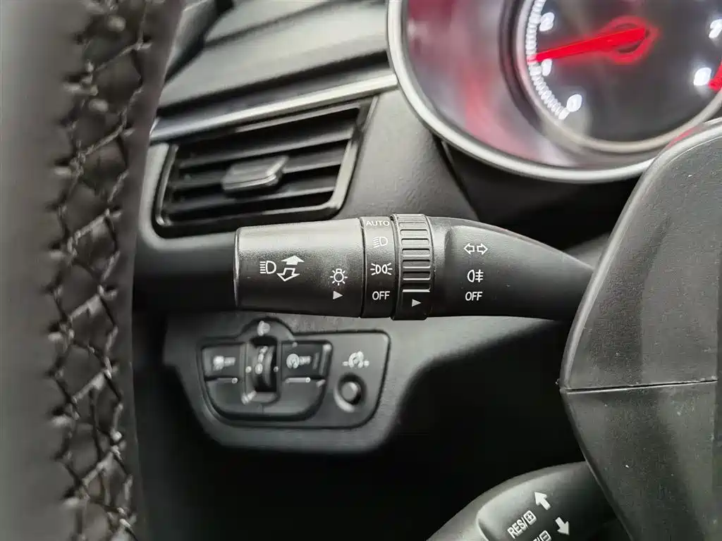 Hongqi H5 2020 1.5T DCT Qi Rhythm Edition фото 21