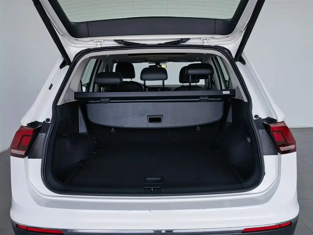 Volkswagen Tiguan L 2019 330TSI Auto 2WD Smart Luxury Edition China V фото 16