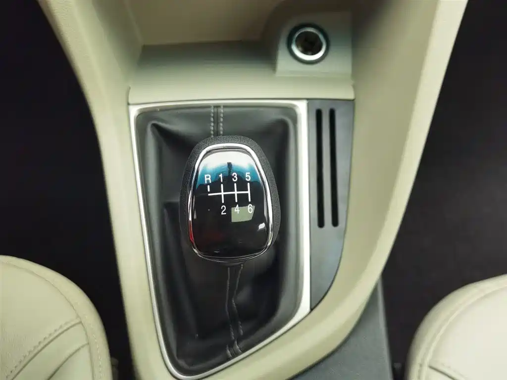 Buick Excelle 2018 15T Manual Elite (China V) фото 13