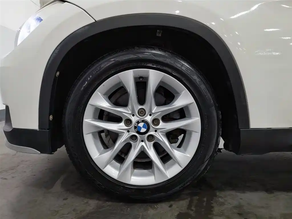 BMW X1 2015 Model sDrive18i Fashion Advanced Edition фото 17